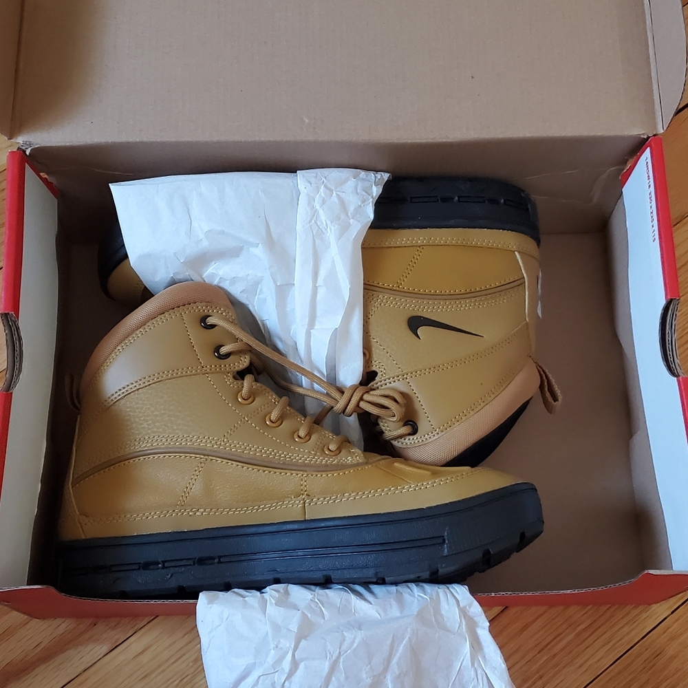 Nike Woodside High 2 ACG Youth Size 5 Women's Size 6.5 NEW